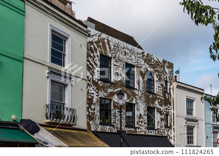 Traditional houses in Notting Hill neighborhood in London 111824265