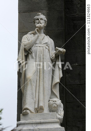 Saint Mark the Evangelist statue on the portal of the Saint John the Baptist church in Riomaggiore, Liguria, Italy 111824663