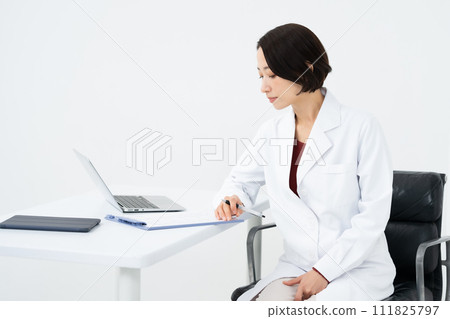 醫療女醫生診斷 111825797