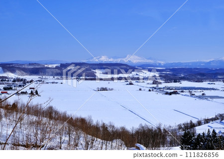 冬天從北海道美瑛山上看到的清晨大雪山山脈 111826856
