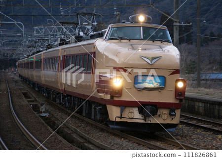 Limited express Raicho running on the Hokuriku Main Line 111826861