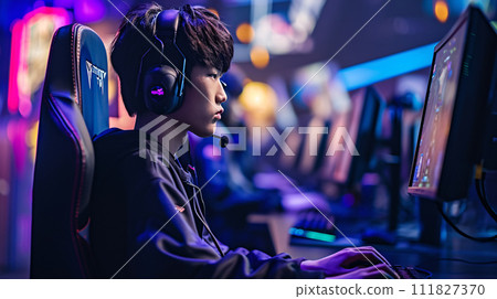eSports competitive gamer in the heat of...-插圖素材 [111827370] - PIXTA圖庫