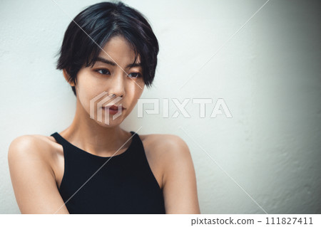 Short hair female beauty portrait Short hair female beauty portrait 111827411