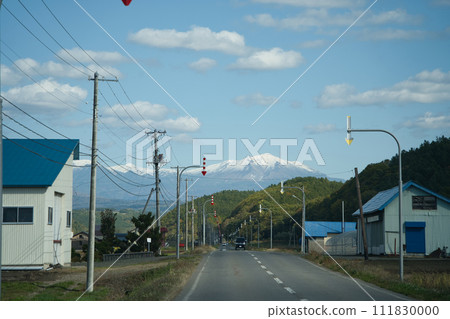 從路上可以看到山脈 從路上可以看到山脈 111830000