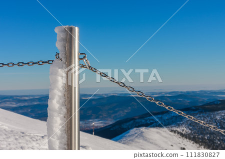 Steel railing tube with a chain, top of path to snezka from pink mountain, krkonose mountain, winter morning. 111830827