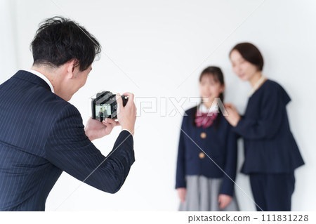 Commemorative photo family photographer 111831228