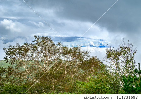 Banriichi Sora [Scenery of the summit of Mt. Koasama] 111831688