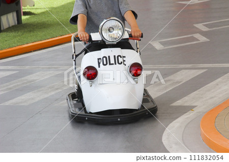 Child riding electric play equipment (6-year-old child/boy) Child riding electric play equipment (6-year-old child/boy) 111832054