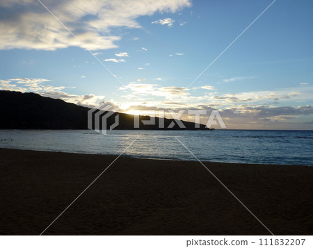Sunrise over Hanauma Bay 111832207