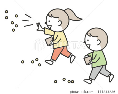 男孩和女孩坐豆醬在Setsubun 111833286