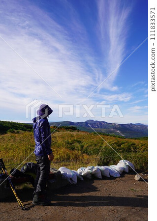 山頂的早晨－遠處的富村牛山 111833571