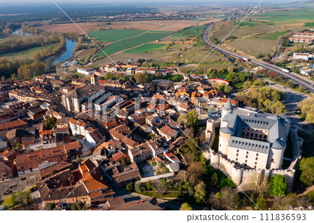 Aerial view of Simancas with church of El Salvador and fortified castle 111836593