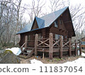 長野縣有殘雪的木屋和花園 3 111837054