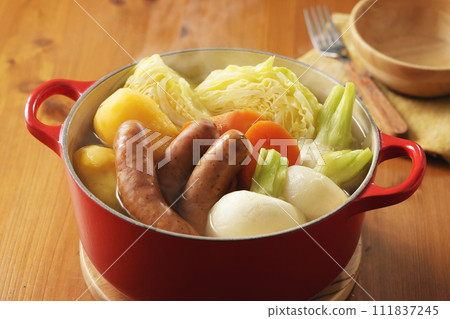 配料豐富的熱鍋湯 111837245