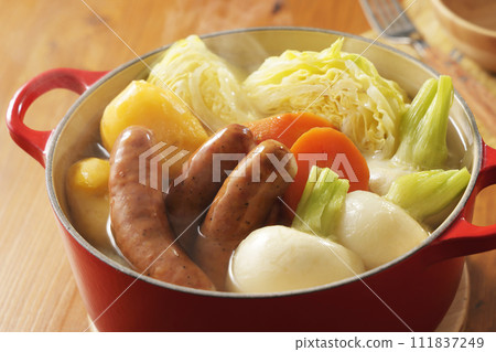 配料豐富的熱鍋湯 111837249