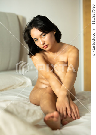 Portrait of crey brunette woman enjoying lying in bed 111837586
