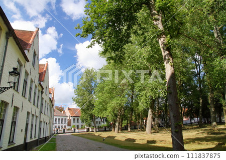 西歐比利時布魯日世界文化遺產「弗拉芒貝居安女修道院」風光 西歐比利時布魯日世界文化遺產「弗拉芒貝居安女修道院」風光 111837875