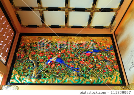 [Aichi Prefecture] Nagoya Honmaru Palace carved transom decorative metal fittings 111839997