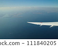 羽田機場東京灣景東京跑道平面窗景從飛機窗 111840205