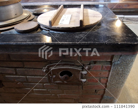 Kamado Brick Cooking Area Kitchen Lid Cooking Rice 111841390