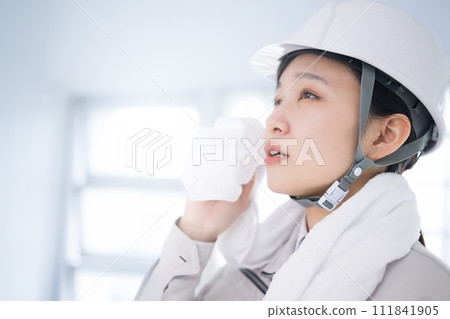 Profile of a female worker working in summer or intense heat Profile of a female worker working in summer or intense heat 111841905