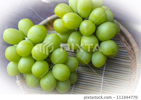 Shine Muscat in a colander 111844770