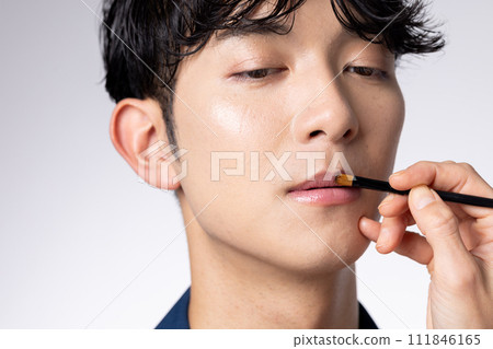 適合年輕男士的男士妝容 適合年輕男士的男士妝容 111846165