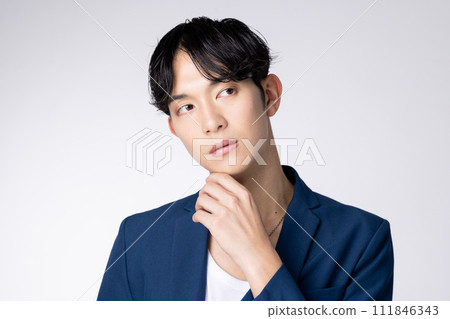 適合年輕男士的男士妝容 111846343