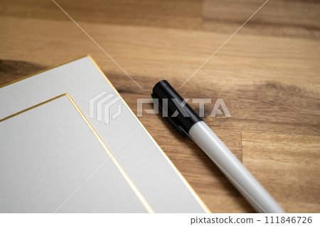 colored paper 111846726