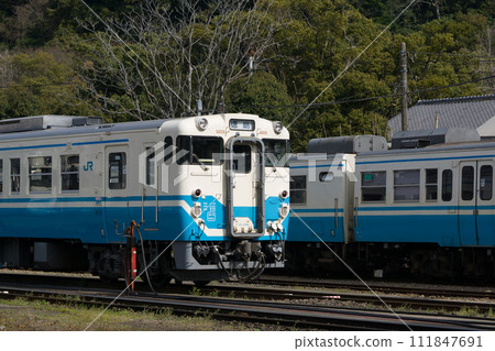JR Shikoku Kiha 40 series diesel car Shikoku color JR Shikoku Kiha 40 series diesel car Shikoku color 111847691