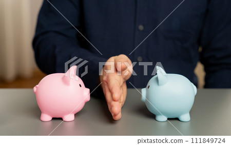 Shared money in relationships. Dividing the spouses budgets into separate parts. Divorce proceedings. Maintain a balance of earnings and expenses in the family. Funds for the basic needs of partners. Shared money in relationships. Dividing the spouses budgets into separate parts. Divorce proceedings. Maintain a balance of earnings and expenses in the family. Funds for the basic needs of partners. 111849724