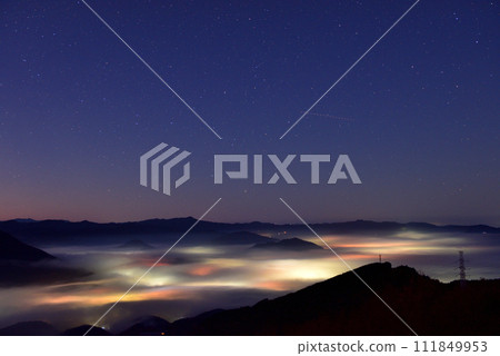 Sea of clouds in Ozu Basin from Unkai Observation Park 111849953