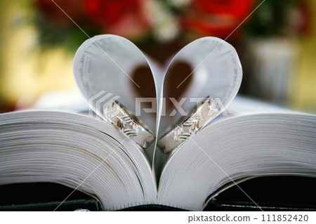 Couple in love background, St. Valentine's day dating conceptual photo 111852420