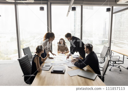 Diverse project team planning work strategy on meeting Diverse project team planning work strategy on meeting 111857113