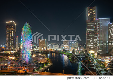 橫濱港未來的美麗夜景 111858545
