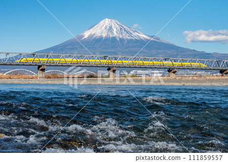 Beautiful and precious collaboration scenery of Dr. Yellow and Mt. Fuji Beautiful and precious collaboration scenery of Dr. Yellow and Mt. Fuji 111859557