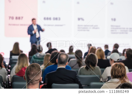 Professional speaker giving a presentation at business conference 111860249
