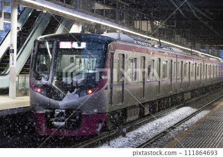 京王線 開往新宿 雪中行駛的列車 高畠不動站 京王 5000 系列 京王 5000 系列 京王 Liner 京王線 開往新宿 雪中行駛的列車 高畠不動站 京王 5000 系列 京王 5000 系列 京王 Liner 111864693