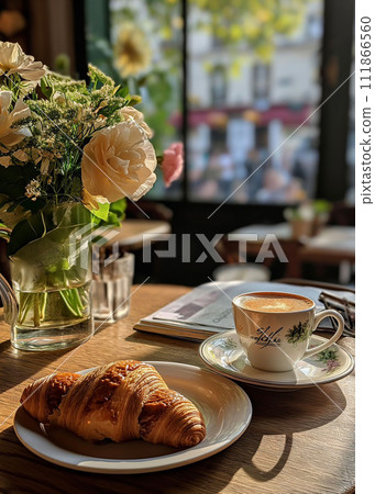 巴黎一家咖啡館的一個平靜的早晨，陽光照耀著。 111866560