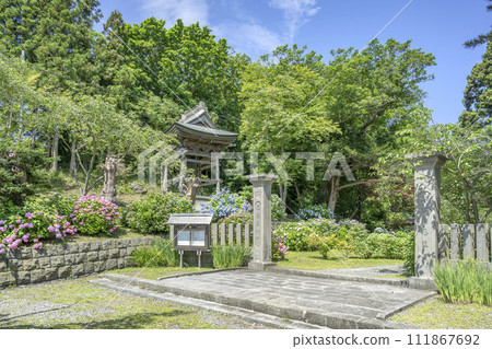 Main gate of Usu Zenkoji Temple, Date City, Hokkaido Main gate of Usu Zenkoji Temple, Date City, Hokkaido 111867692