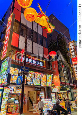 神奈川縣橫濱市橫濱唐人街（唐人街大道）夜景 111868813
