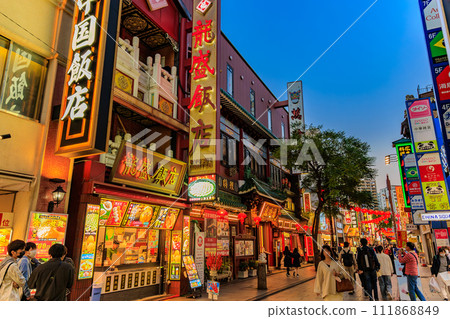 Kanagawa Prefecture, Yokohama City, Yokohama Chinatown (Chinatown Boulevard) night view Kanagawa Prefecture, Yokohama City, Yokohama Chinatown (Chinatown Boulevard) night view 111868849