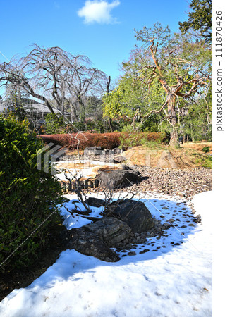 Nakain garden with remaining snow winter scenery Nakain garden with remaining snow winter scenery 111870426