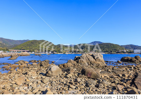 Morning scenery from Esuzaki Island, Susami Town, Wakayama Prefecture 111870431