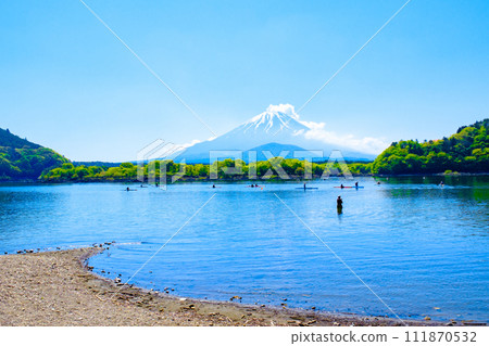 從精進湖眺望富士山（5月） 111870532
