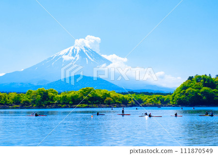 從精進湖眺望富士山（5月） 111870549
