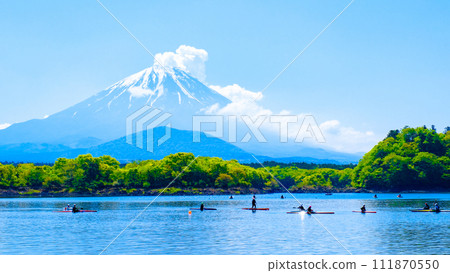 從精進湖眺望富士山（5月） 111870550