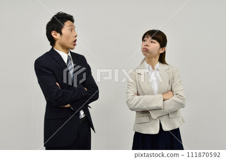 一個戰鬥的男人和女人 一個戰鬥的男人和女人 111870592