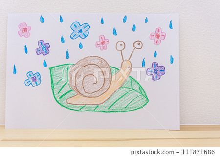 snail painting 111871686