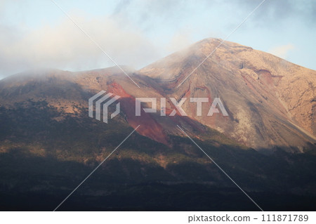 夕陽下的高千穗峰 111871789